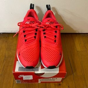 Nike AirMax 270.